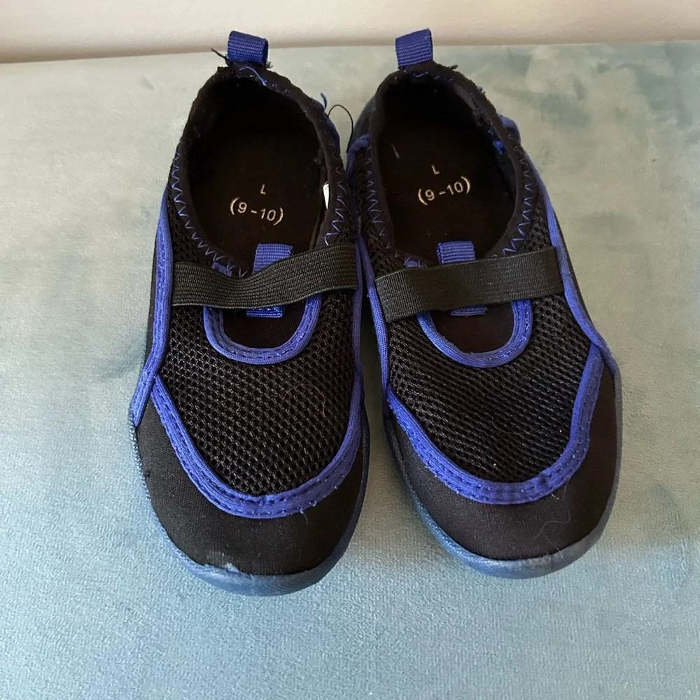 Kids Black and Blue Water Shoes toddler size 9-10